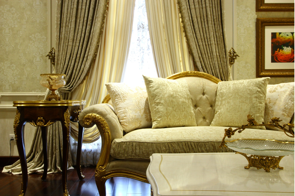 Home That Inspires: Tips On How To Redesign Your Bedroom Using The Best Curtain Fabrics And Home Decor